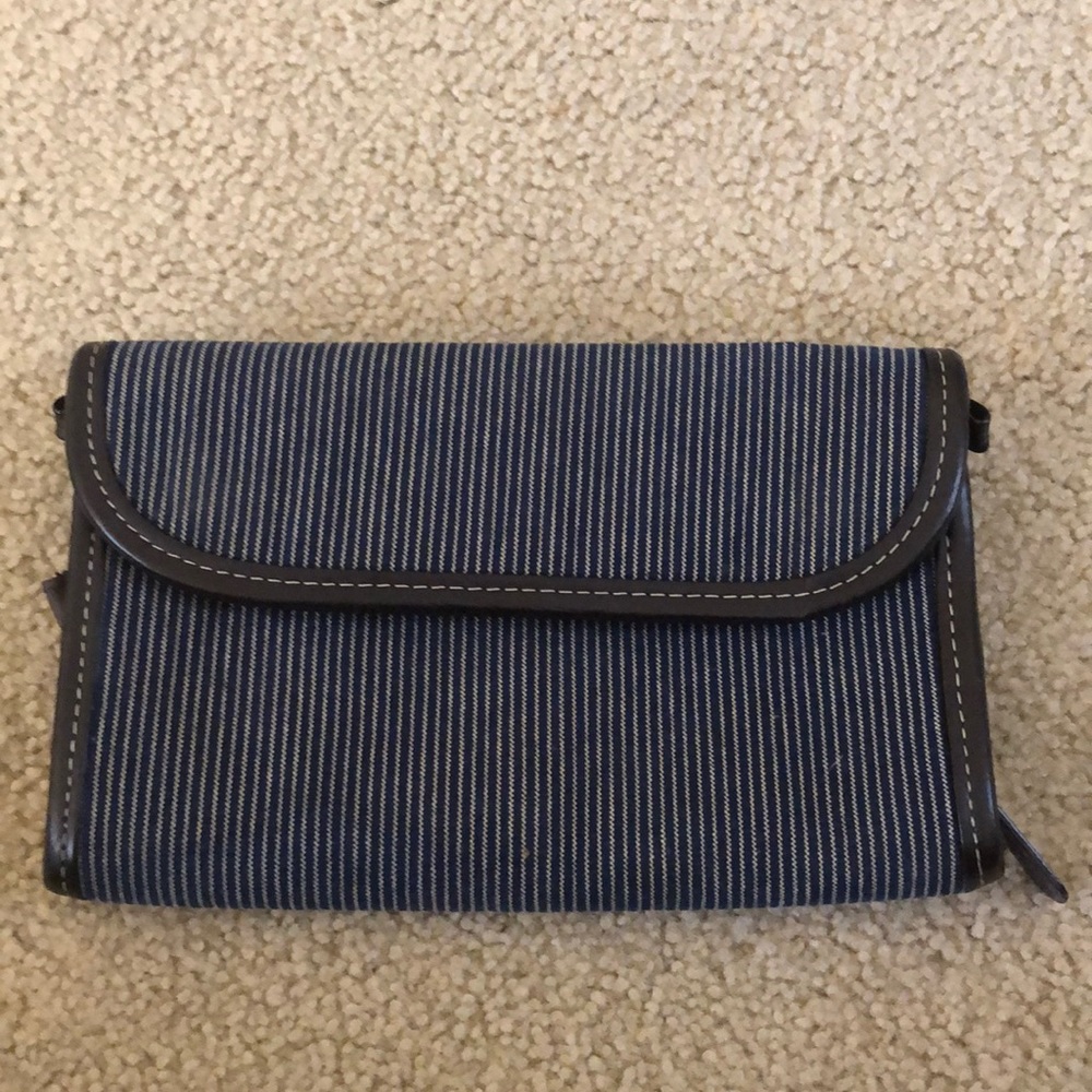 Sale! 🔵 31 clutch/purse